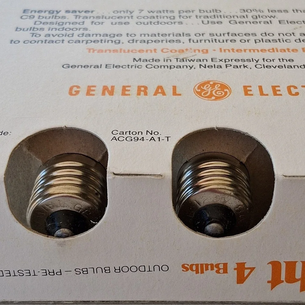 Vintage GE Glow Bright C9 Blue Christmas Light Bulbs 4 Pack Outdoor C9-CC Tested